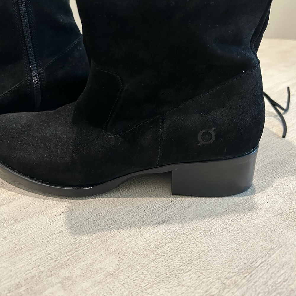 Born boots worn once